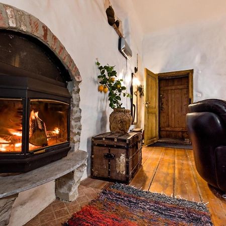 Historical Two-Bedroom Apartment With Sauna, Jacuzzi And Fireplace Tallin Exterior foto